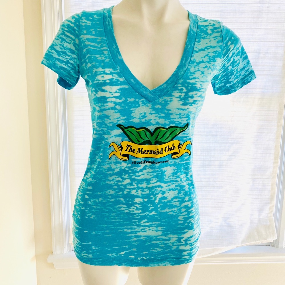 Light weight summer Tee Mermaid Club  barely worn!